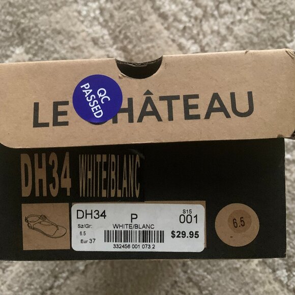 Le Chateau White  Flat Sandals (Brand New) - Picture 7 of 7